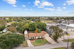 405 N Magnolia St, Highlands, TX 77562 - Photo 3