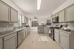 16315 April Ridge Dr, Houston, TX 77083 - Photo 17