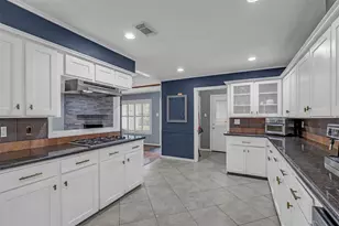 947 Thornton Rd, Houston, TX 77018 - Photo 11
