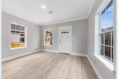 219 E James Street, Baytown, TX 77520 - Photo 9