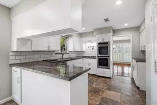 44 Bendwood Dr, Sugar Land, TX 77478 - Photo 5