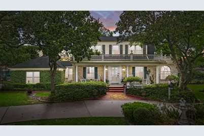 916 E James Street, Baytown, TX 77520 - Photo 1