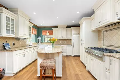 916 E James Street, Baytown, TX 77520 - Photo 15