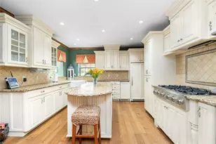 916 E James St, Baytown, TX 77520 - Photo 15