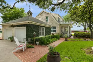 916 E James St, Baytown, TX 77520 - Photo 9