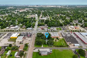 916 E James St, Baytown, TX 77520 - Photo 41