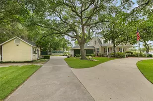 916 E James St, Baytown, TX 77520 - Photo 7