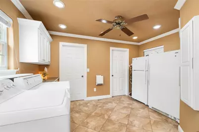 916 E James Street, Baytown, TX 77520 - Photo 23