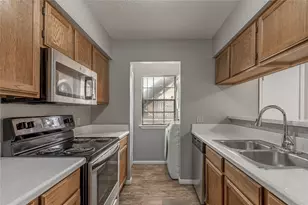 2402 Sycamore Ave, Huntsville, TX 77340 - Photo 9