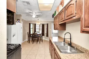 712 Meadowick Dr, Baytown, TX 77521 - Photo 17