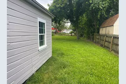 407 N Magnolia Street, Highlands, TX 77562 - Photo 13