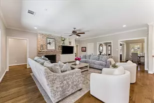 846 W Forest Dr, Houston, TX 77079 - Photo 11