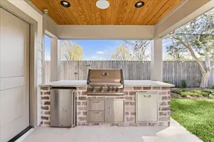 846 W Forest Dr, Houston, TX 77079 - Photo 37