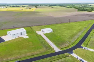 7736 Meteor Dr, Sealy, TX 77474 - Photo 1