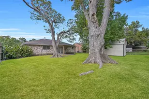 107 Stratmore Dr, Friendswood, TX 77546 - Photo 5