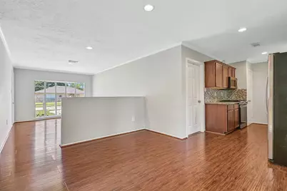 107 Stratmore Drive, Friendswood, TX 77546 - Photo 3