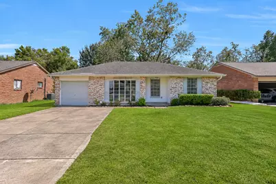 107 Stratmore Drive, Friendswood, TX 77546 - Photo 1