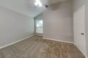 9115 Golden Sunshine Dr, Houston, TX 77064 - Photo 9