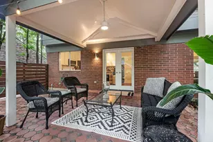 51 E Village Knoll Cir, The Woodlands, TX 77381 - Photo 11