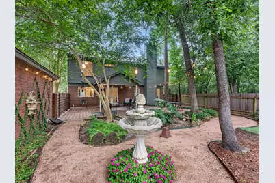 51 E Village Knoll Circle, The Woodlands, TX 77381 - Photo 9