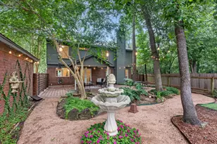 51 E Village Knoll Cir, The Woodlands, TX 77381 - Photo 9