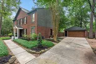 51 E Village Knoll Cir, The Woodlands, TX 77381 - Photo 3