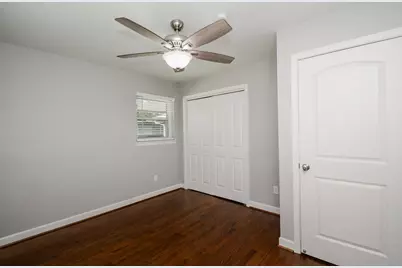 7926 Ridgeview Drive, Houston, TX 77055 - Photo 17