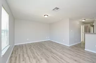 7611 Dyer St, Houston, TX 77088 - Photo 3
