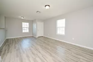 7611 Dyer St, Houston, TX 77088 - Photo 5