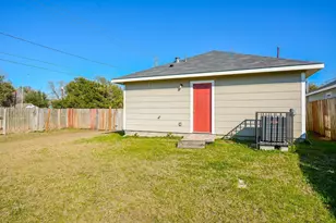 7611 Dyer St, Houston, TX 77088 - Photo 27