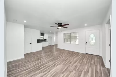 207 E Defee Avenue, Baytown, TX 77520 - Photo 3
