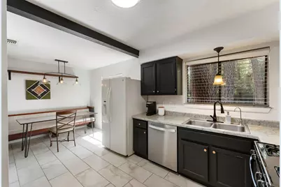 19 Tremont Woods Court, The Woodlands, TX 77381 - Photo 11