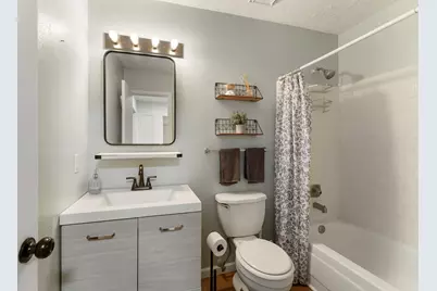 19 Tremont Woods Court, The Woodlands, TX 77381 - Photo 23