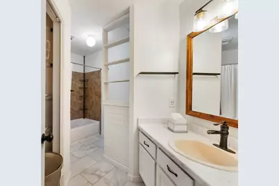 19 Tremont Woods Court, The Woodlands, TX 77381 - Photo 19