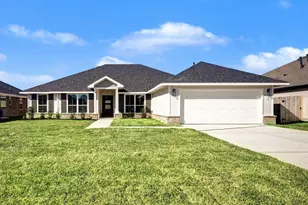 2 Keystone Ct, Angleton, TX 77515 - Photo 1