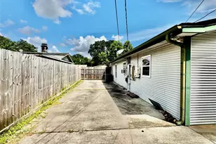 2301 7th St, Port Neches, TX 77651 - Photo 25
