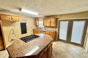 2301 7th St, Port Neches, TX 77651 - Photo 9