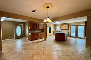 2301 7th St, Port Neches, TX 77651 - Photo 5