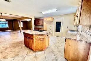 2301 7th St, Port Neches, TX 77651 - Photo 7