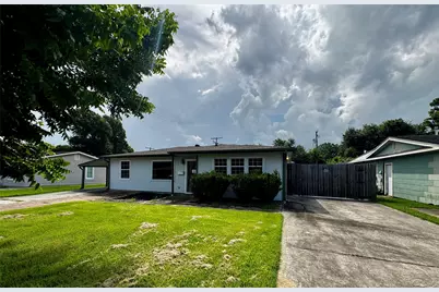 2301 7th Street, Port Neches, TX 77651 - Photo 3