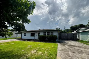2301 7th St, Port Neches, TX 77651 - Photo 3
