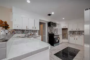 811 Loire Ln, Houston, TX 77090 - Photo 9