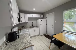 331 Oak Dr, Lake Jackson, TX 77566 - Photo 15