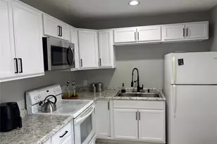 331 Oak Dr, Lake Jackson, TX 77566 - Photo 17