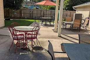 410 Brook Hollow Dr, Conroe, TX 77385 - Photo 15