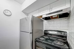 2201 Fountain View Dr, Houston, TX 77057 - Photo 15