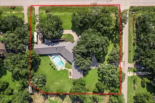 1717 S Columbia Dr, West Columbia, TX 77486 - Photo 1