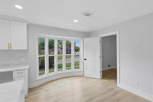 8114 Pella Dr, Houston, TX 77036 - Photo 11