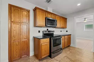2107 Yorktown Ct S, League City, TX 77573 - Photo 9