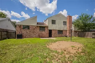 10106 Lost Trail St, Houston, TX 77088 - Photo 23